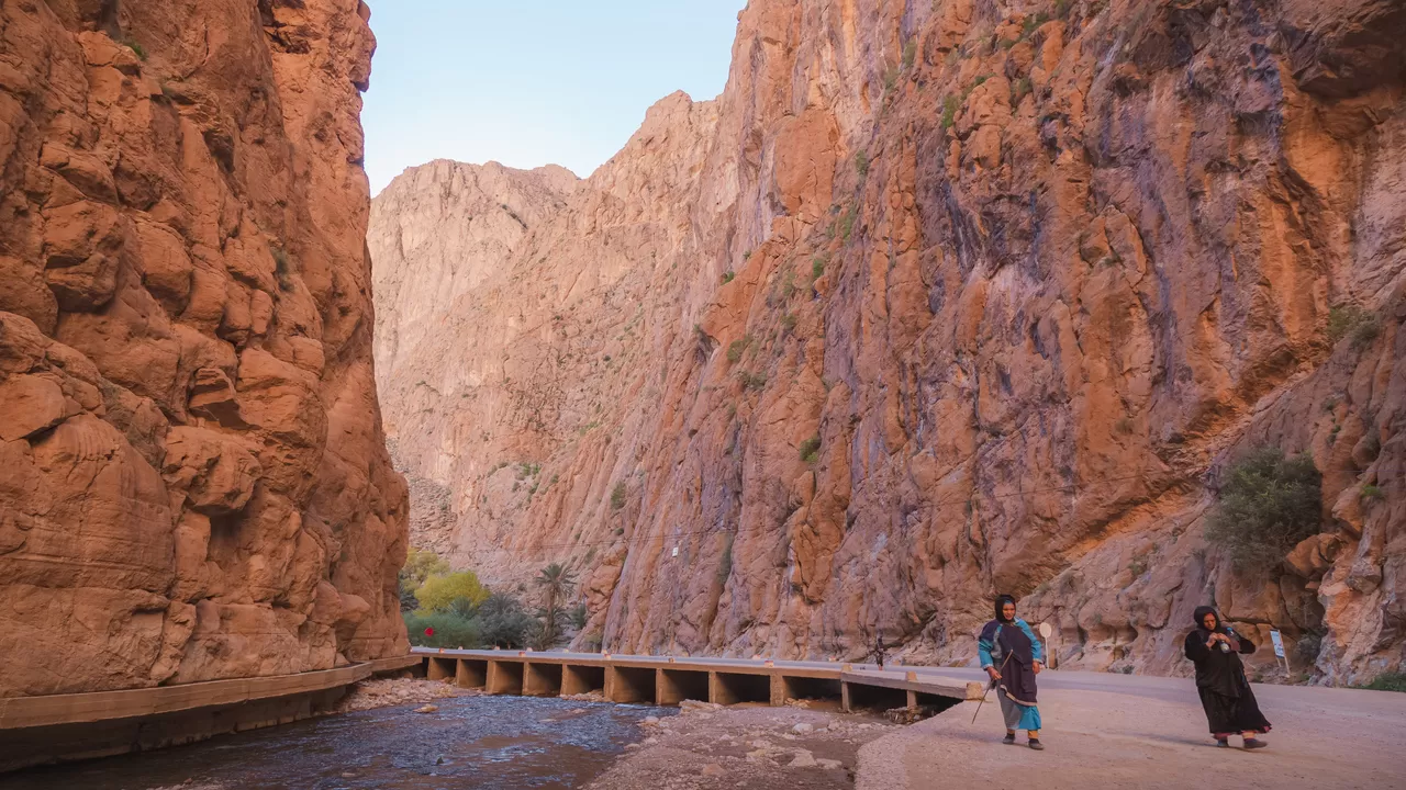 Circuit désert 4 jours de Marrakech à Zagora & Merzouga avec balade en dromadaire et nuit en campement nomade